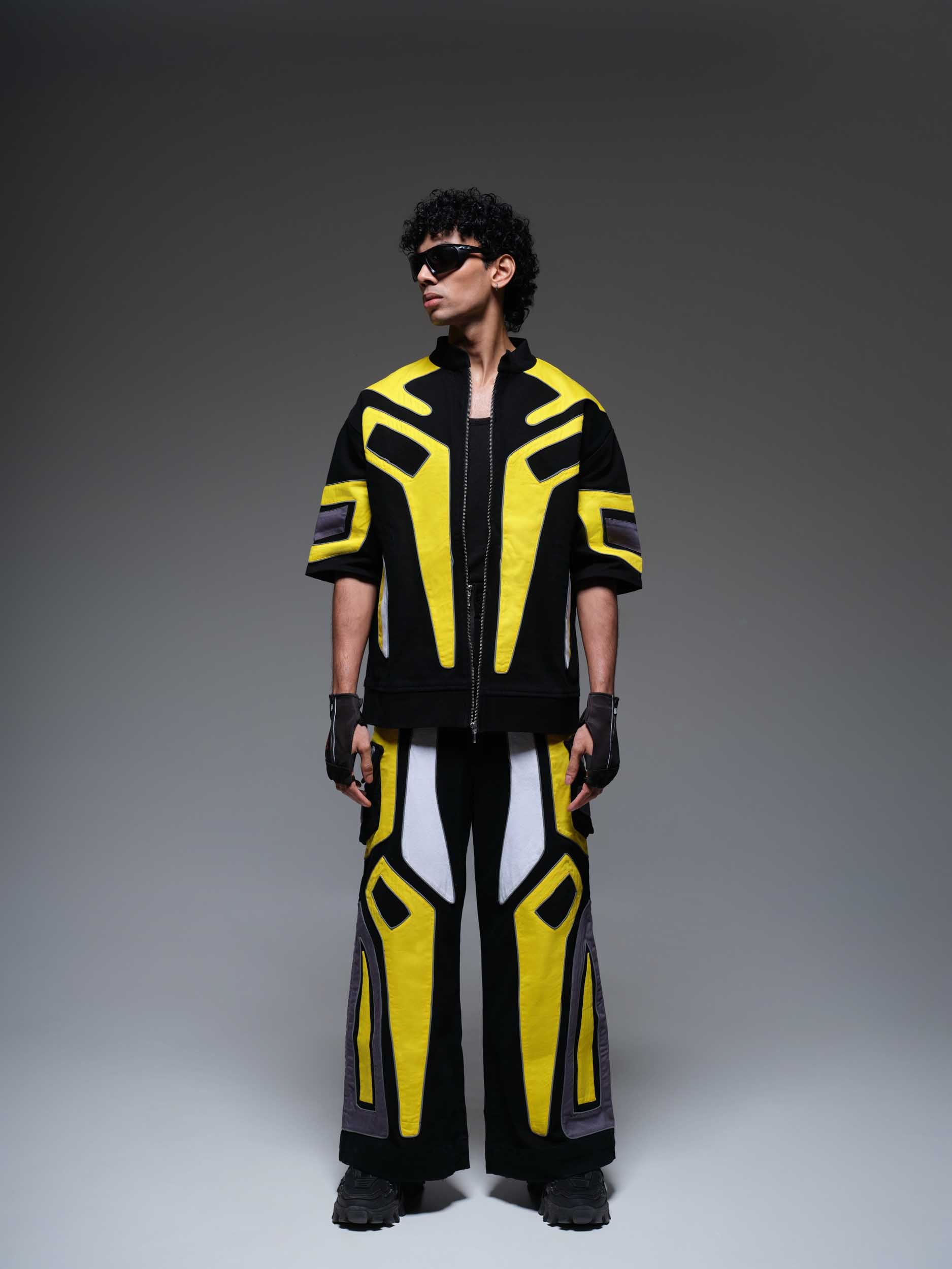 OVERDRIVE SET 0.1: Close-up of a black, metal guitar pedal with silver knobs and white text.