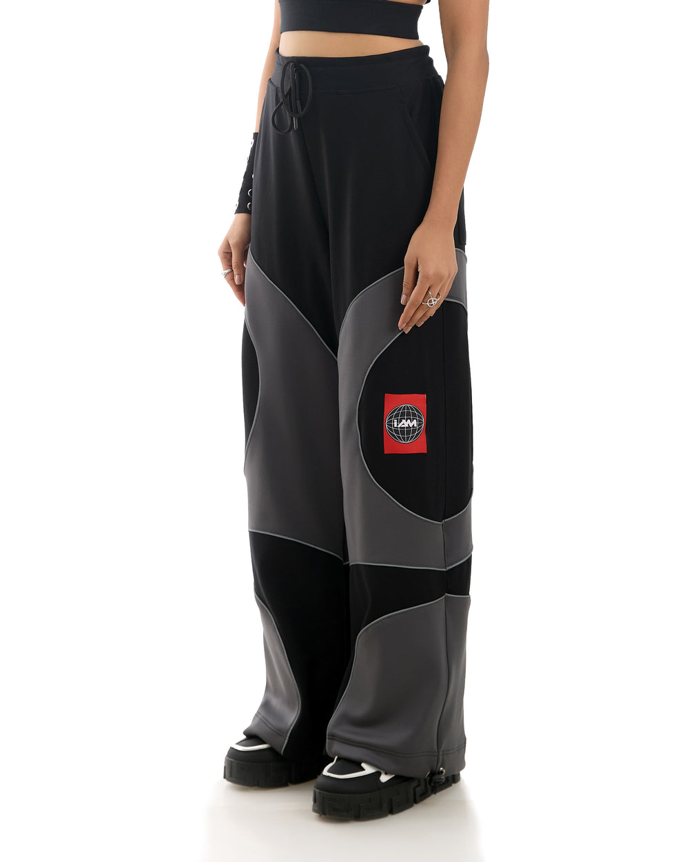 B-rave Reflective Pants: Close-up of black pants with a horizontal reflective stripe across the thigh.